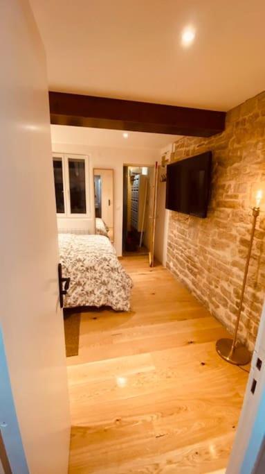 Studio Renove Avec Patio, Coeur Du Centre Ville Besançon Eksteriør billede