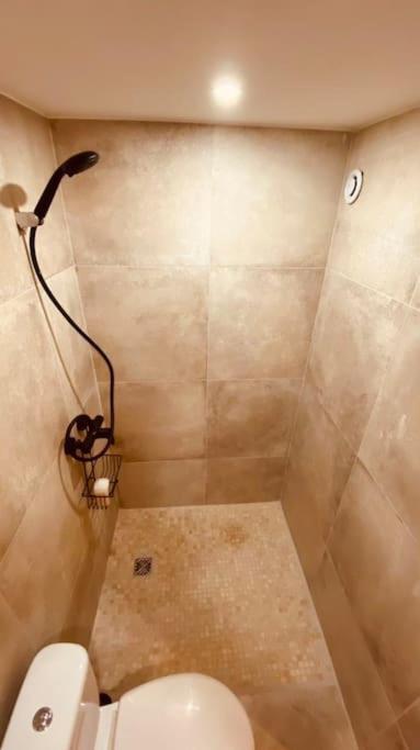 Studio Renove Avec Patio, Coeur Du Centre Ville Besançon Eksteriør billede
