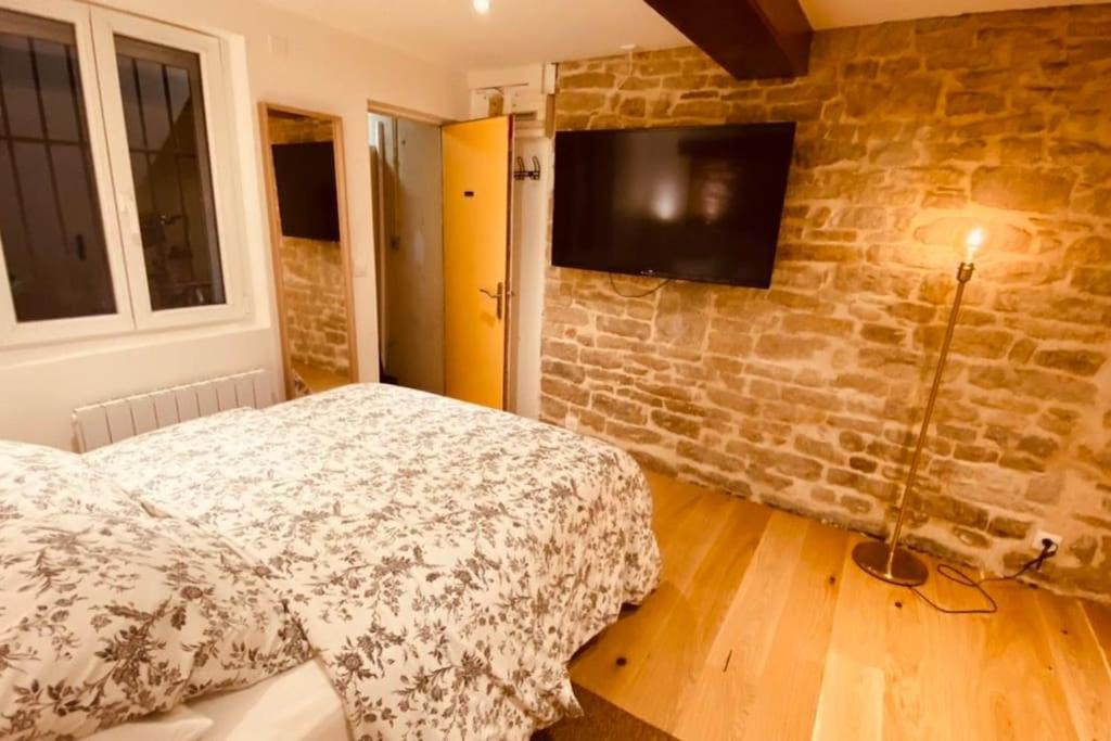 Studio Renove Avec Patio, Coeur Du Centre Ville Besançon Eksteriør billede